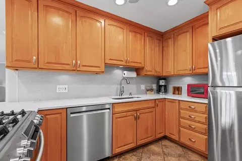 Kitchen - 29 Emerald Ave, Hampton, NH 03842 photo 3 of 4