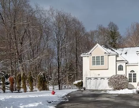 5 Brookside Ln #5, Northborough, MA 01532
