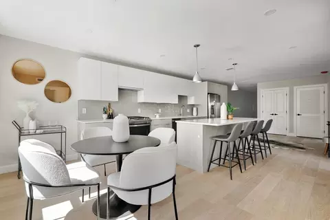 5205 Washington # 202, West Roxbury, MA 02132