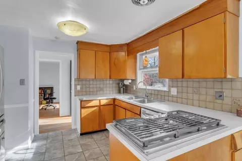 1098 Plumtree Rd, Springfield, MA 01119 photo 12
