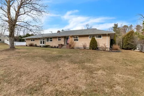 1098 Plumtree Rd, Springfield, MA 01119 photo 2
