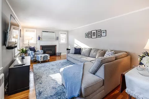 Living - 18 Wentworth Rd, Reading, MA 01867 photo 1 of 2