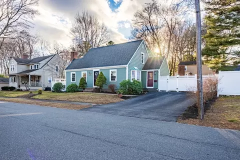 Exterior - 18 Wentworth Rd, Reading, MA 01867 photo 4 of 18