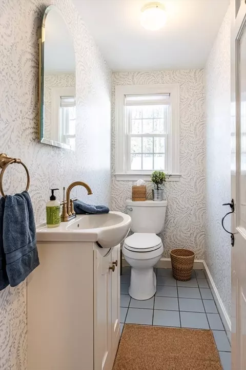 Bath - 18 Wentworth Rd, Reading, MA 01867 photo 2 of 3