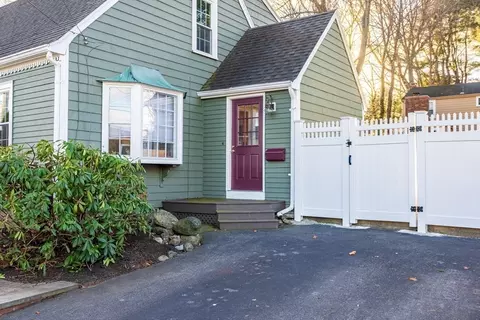 Exterior - 18 Wentworth Rd, Reading, MA 01867 photo 5 of 18