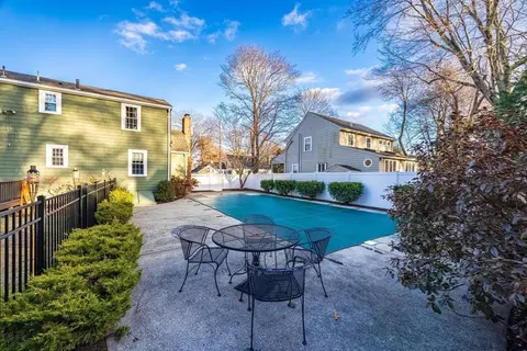 Exterior - 18 Wentworth Rd, Reading, MA 01867 photo 8 of 18