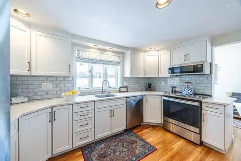Kitchen - 18 Wentworth Rd, Reading, MA 01867 photo 2 of 3