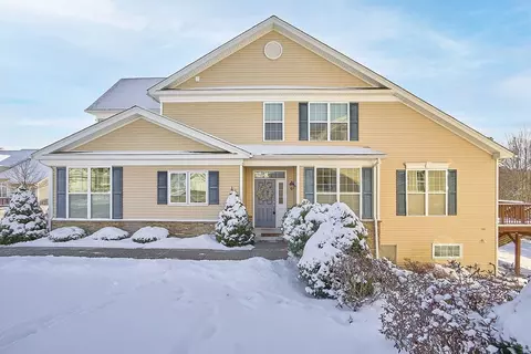 15 Avebury Ln #15, Marlborough, MA 01752