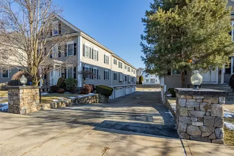 34 Prospect St #4, Waltham, MA 02453