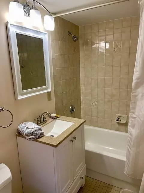 Bath - 51 John St #302, Brookline, MA 02446 photo 1 of 2