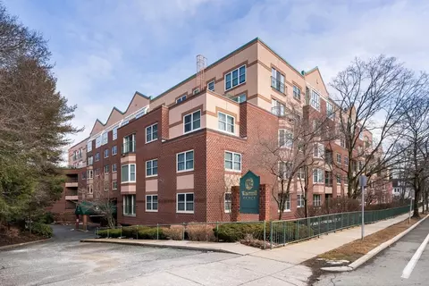 1 Watermill Pl #528, Arlington, MA 02476