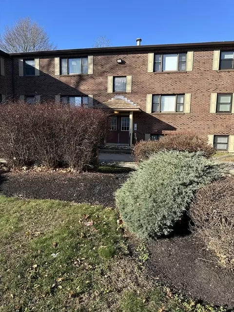 135 Vale St #5, Fall River, MA 02724