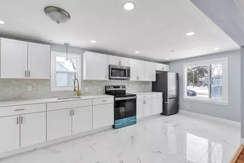 Kitchen - 138 Ardmore St, Springfield, MA 01104 photo 2 of 3