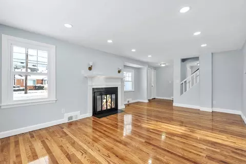 Living - 138 Ardmore St, Springfield, MA 01104 photo 3 of 4