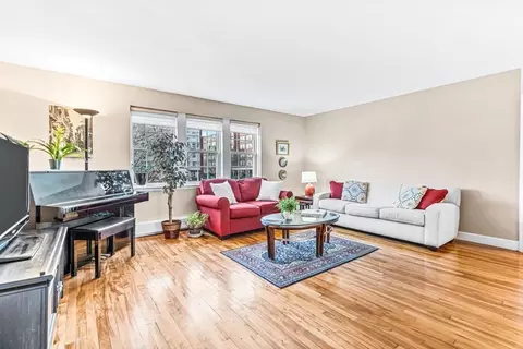 7 Hammond Pond Pkwy #4, Chestnut Hill, MA 02467