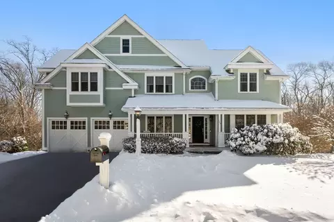 125 Peach Tree Ln, North Andover, MA 01845