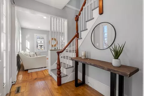 Entry Way - 201 Main St, Rowley, MA 01969 photo 2 of 3