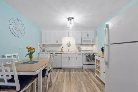 2 Walker Rd #7, North Andover, MA 01845