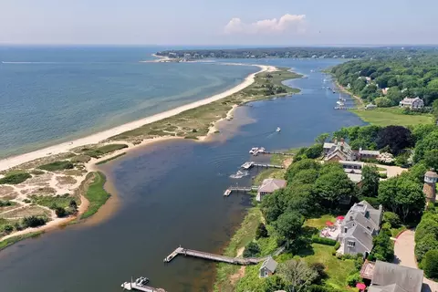 789 S Main St, Barnstable, MA 02632