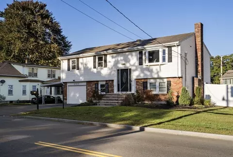 833 Bay St, Taunton, MA 02780