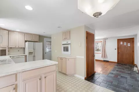 Entry Way - 25 Lothrop St, Saugus, MA 01906 photo 1 of 1