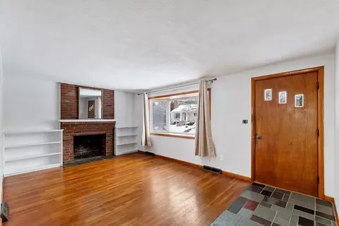Living - 25 Lothrop St, Saugus, MA 01906 photo 2 of 4