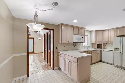 Kitchen - 25 Lothrop St, Saugus, MA 01906 photo 2 of 3