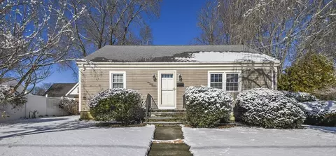 967 Maplewood St, New Bedford, MA 02745