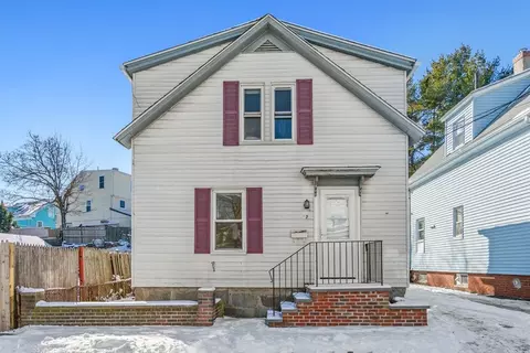 12 Mckinley Ter, Lynn, MA 01902