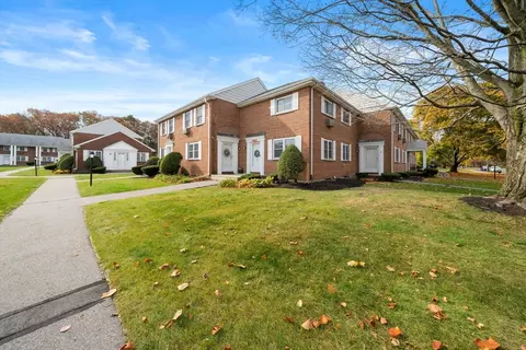 71 Emerson Gardens Rd #71, Lexington, MA 02420