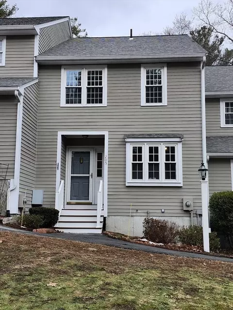 205 Laurelwood Dr #205, Hopedale, MA 01747