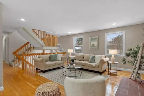 30 Duck Rd, Reading, MA 01867 photo 5