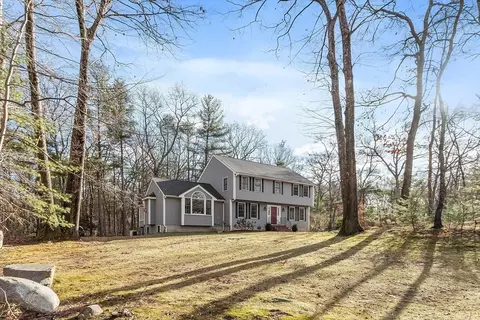 5 Peders Pl, Chelmsford, MA 01824