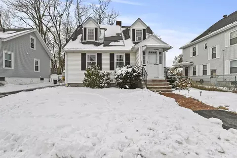 80 Crescent St, Lowell, MA 01851