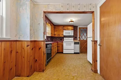Kitchen - 88 Wescroft Rd, Reading, MA 01867 photo 1 of 3