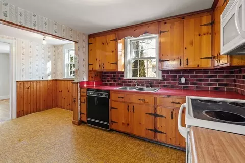 Kitchen - 88 Wescroft Rd, Reading, MA 01867 photo 3 of 3
