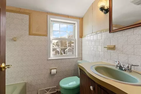 Bath - 88 Wescroft Rd, Reading, MA 01867 photo 1 of 1