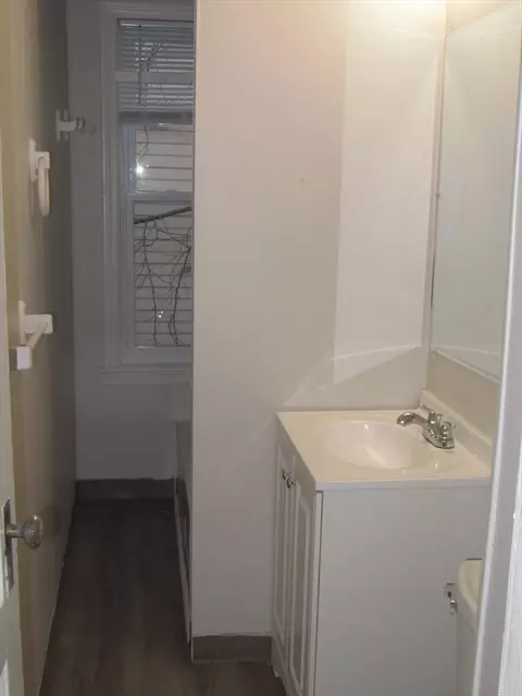 Bath - 1 Lund St, Worcester, MA 01607 photo 2 of 2