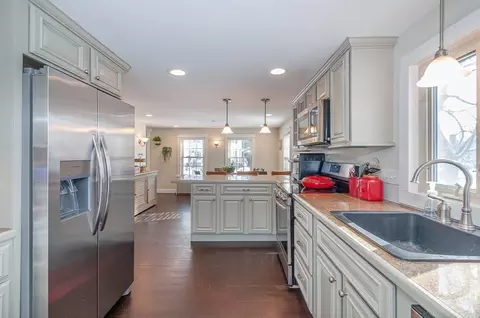 20 Temple Pl, Fairhaven, MA 02719 photo 8