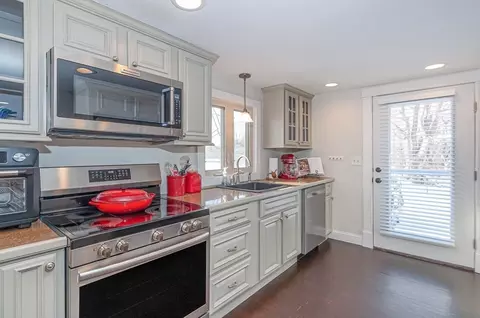 20 Temple Pl, Fairhaven, MA 02719 photo 9