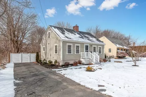 20 Temple Pl, Fairhaven, MA 02719 photo 4