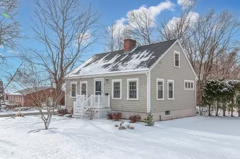 20 Temple Pl, Fairhaven, MA 02719 photo 2