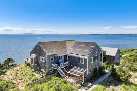 114 4th St, Wellfleet, MA 02667