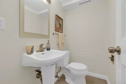 1856 Beacon St #PHD, Brookline, MA 02445 photo 11