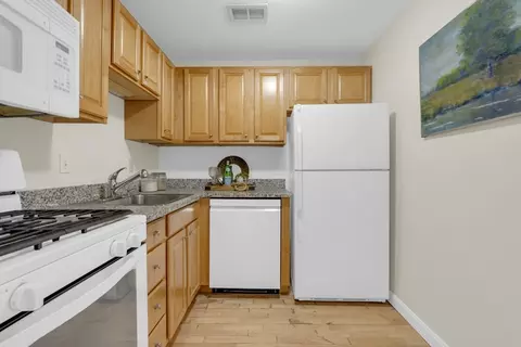 1856 Beacon St #PHD, Brookline, MA 02445 photo 8