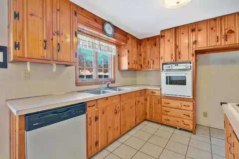 Kitchen - 214 Acrebrook Rd, Springfield, MA 01129 photo 4 of 6