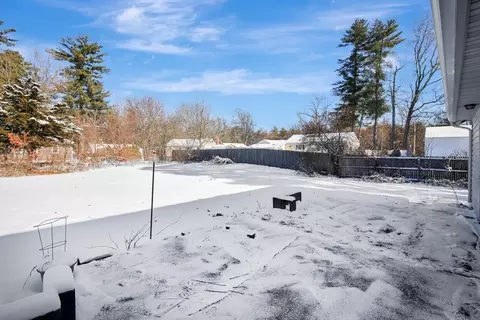Exterior - 214 Acrebrook Rd, Springfield, MA 01129 photo 5 of 8