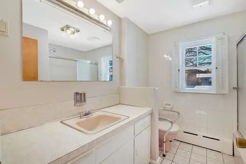 Bath - 214 Acrebrook Rd, Springfield, MA 01129 photo 1 of 1