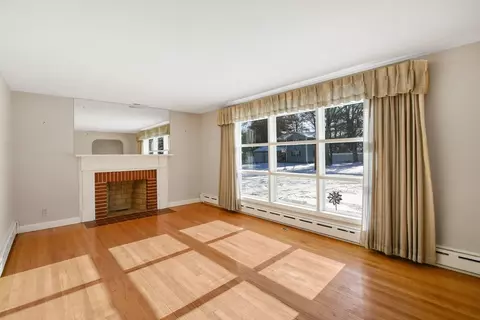 Living - 214 Acrebrook Rd, Springfield, MA 01129 photo 3 of 5