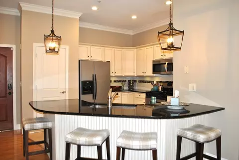 4 Henry David Dr #402, Nashua, NH 03062